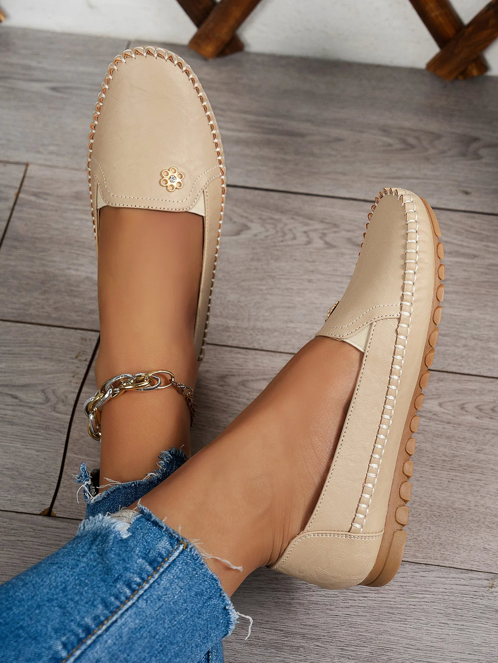 Comfortable Women's Loafers Laser Stitch Detail Flat Shoes Casual Comfortable Slip On Classic Trendy Streetwear