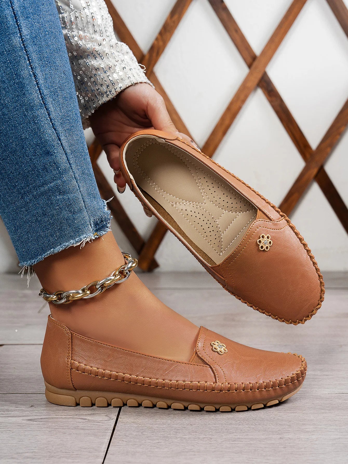 Comfortable Women's Loafers Laser Stitch Detail Flat Shoes Casual Comfortable Slip On Classic Trendy Streetwear