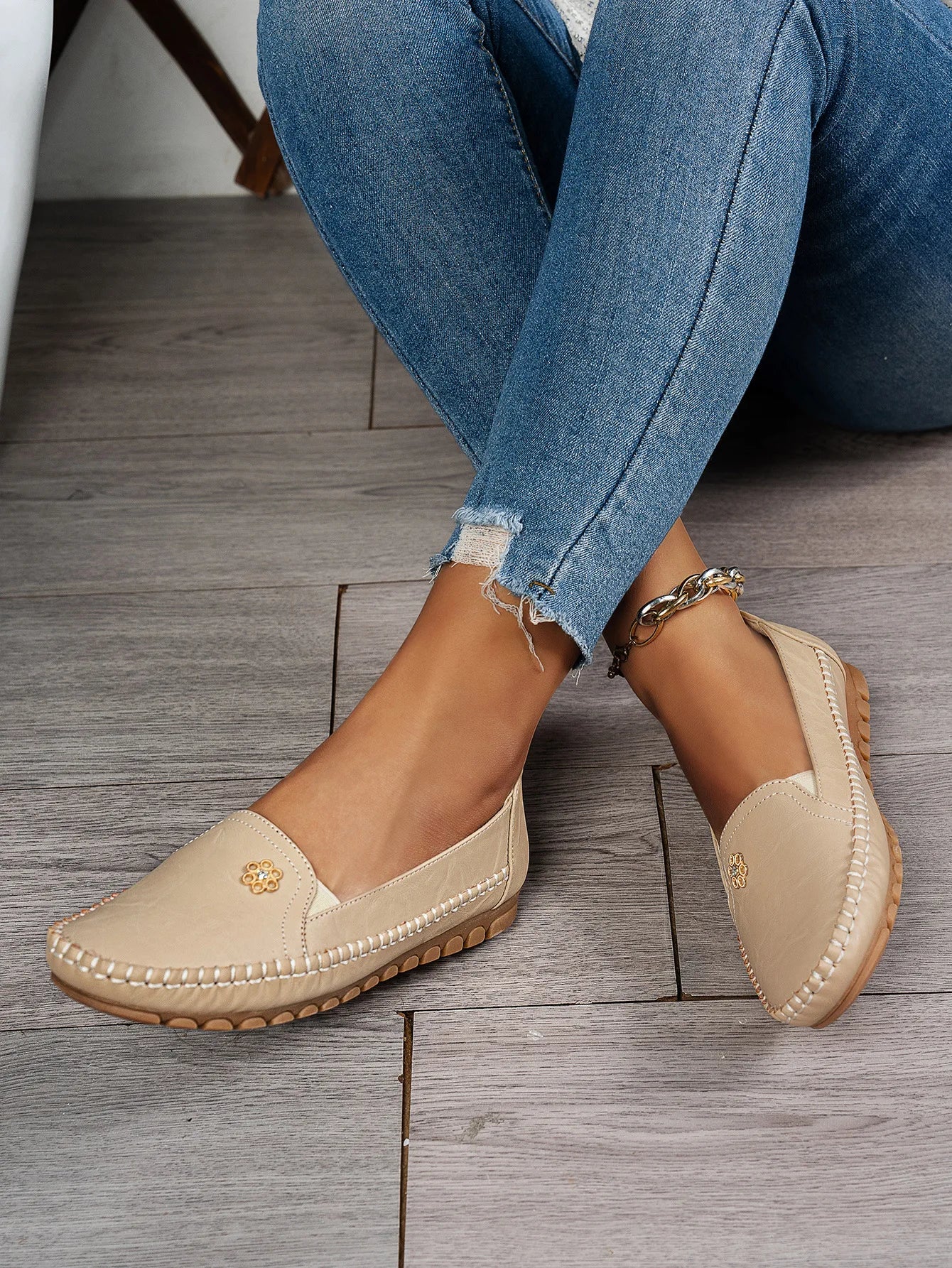 Comfortable Women's Loafers Laser Stitch Detail Flat Shoes Casual Comfortable Slip On Classic Trendy Streetwear