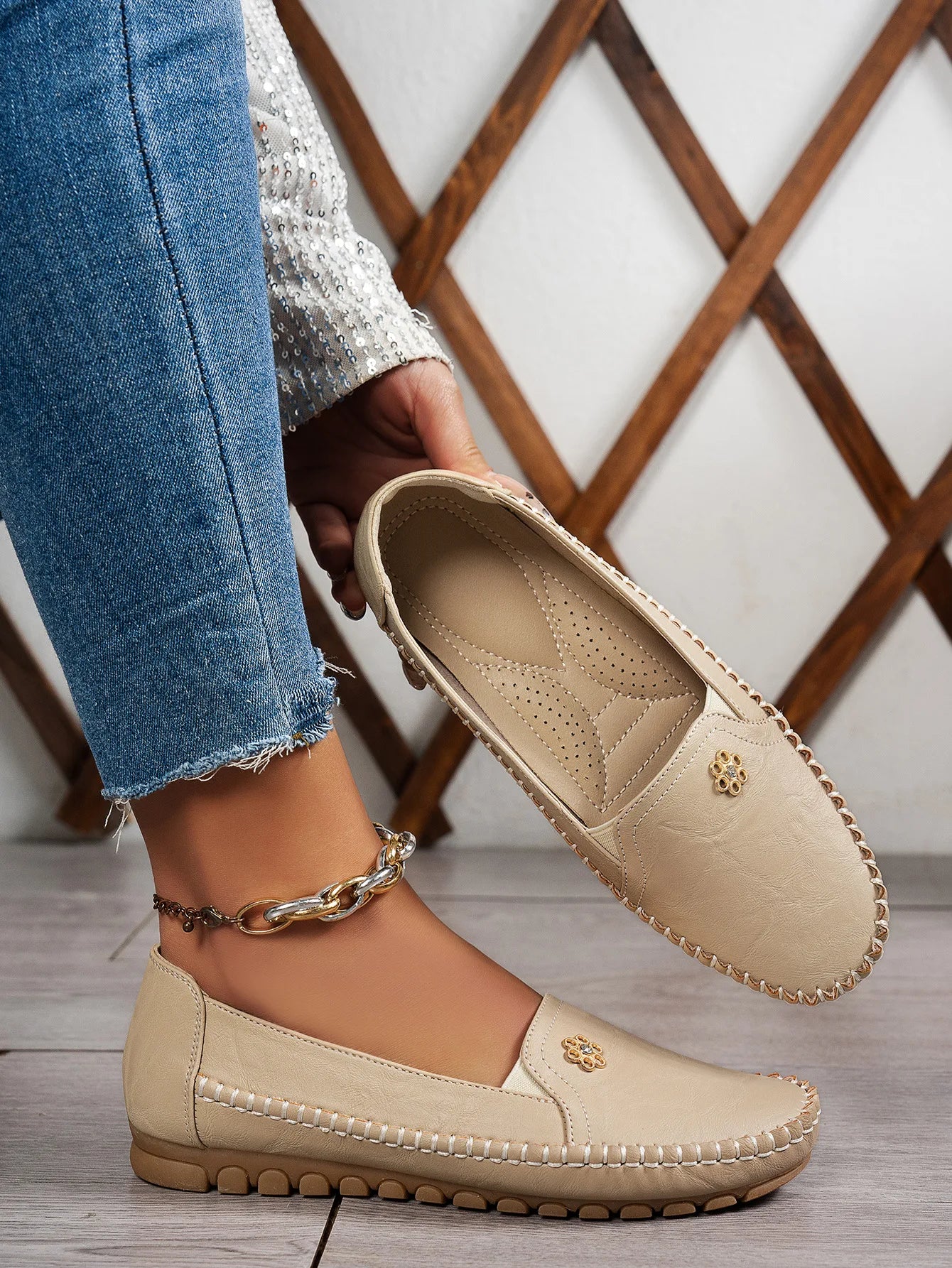 Comfortable Women's Loafers Laser Stitch Detail Flat Shoes Casual Comfortable Slip On Classic Trendy Streetwear