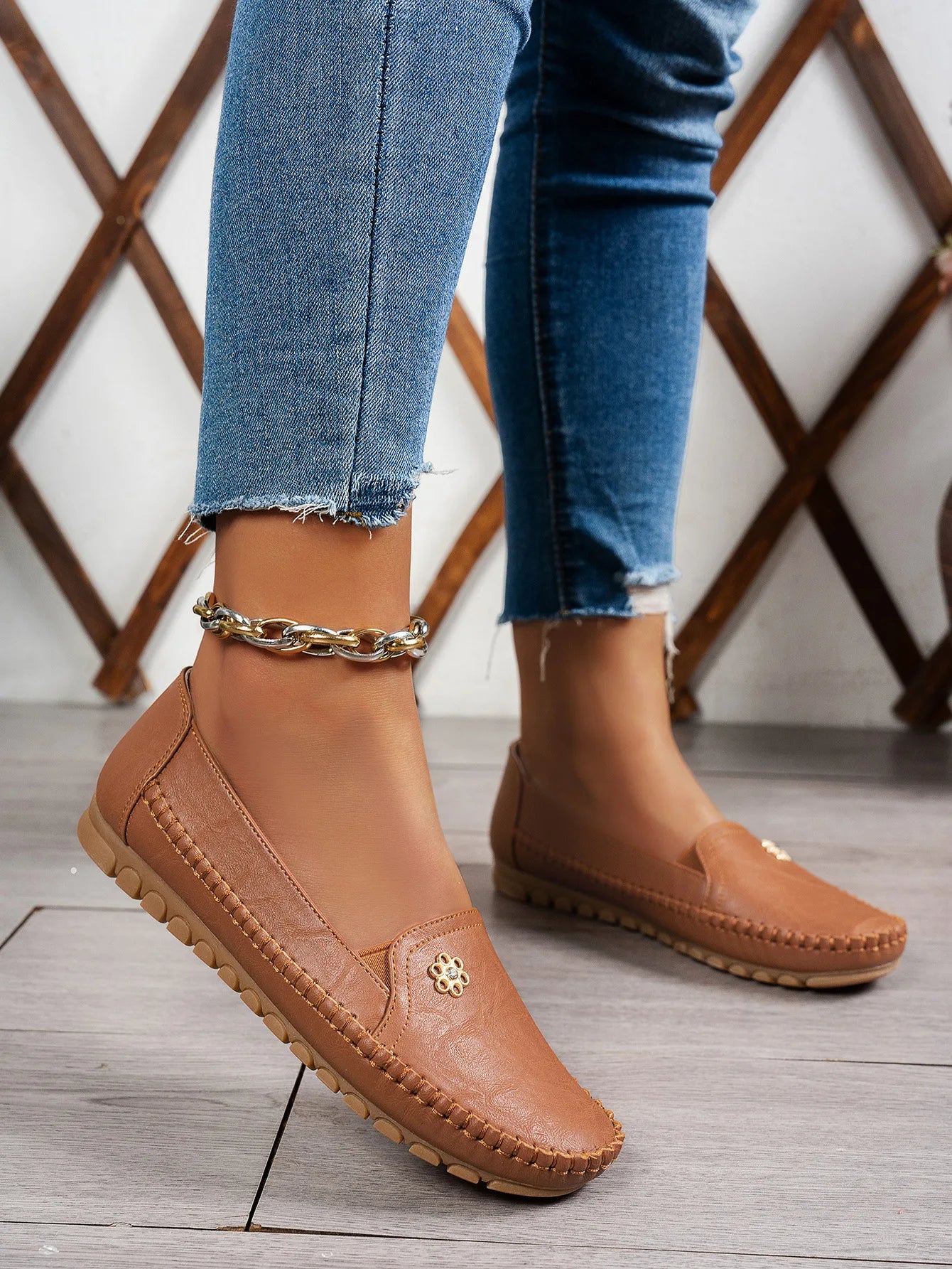 Comfortable Women's Loafers Laser Stitch Detail Flat Shoes Casual Comfortable Slip On Classic Trendy Streetwear