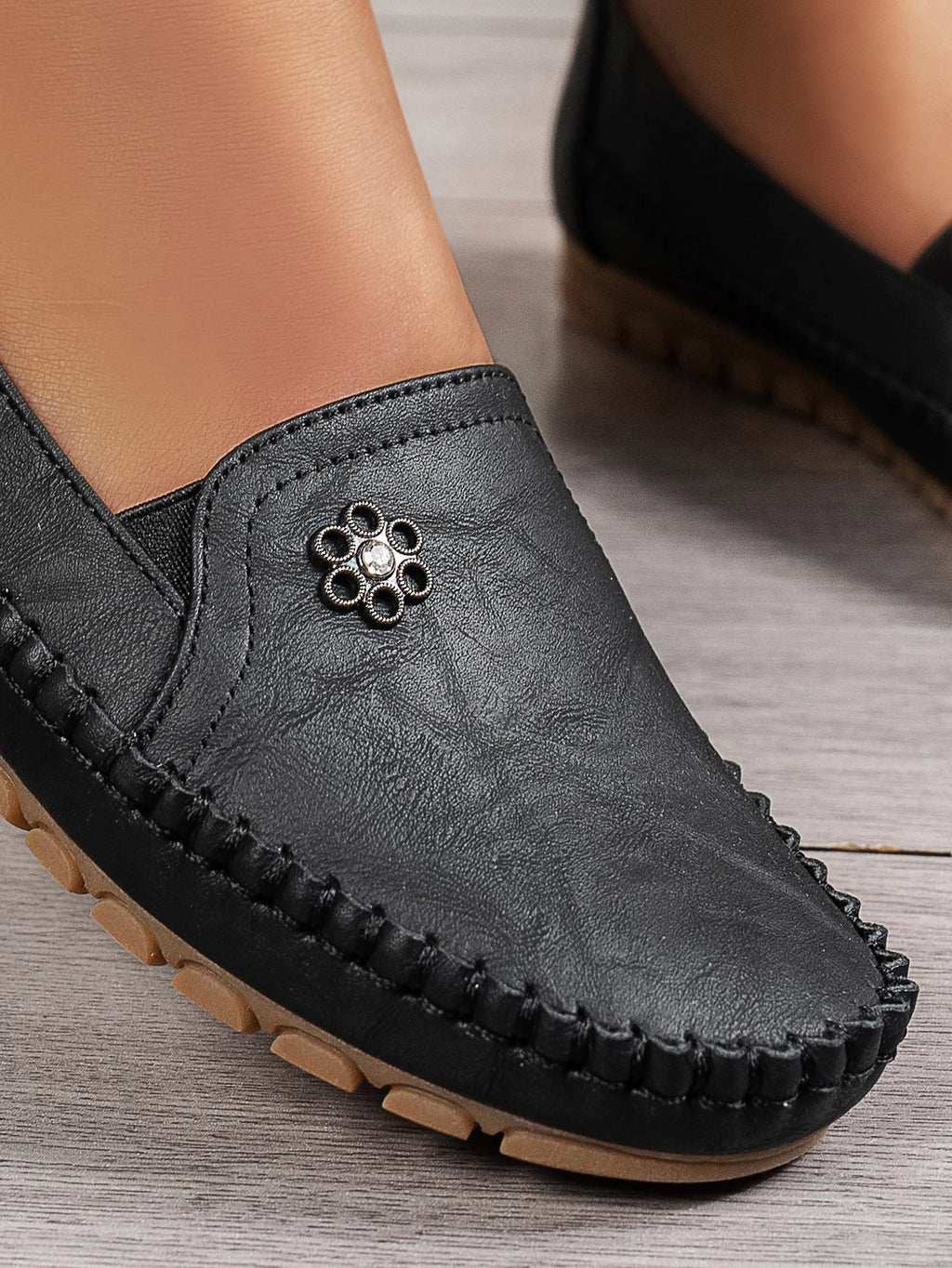 Comfortable Women's Loafers Laser Stitch Detail Flat Shoes Casual Comfortable Slip On Classic Trendy Streetwear