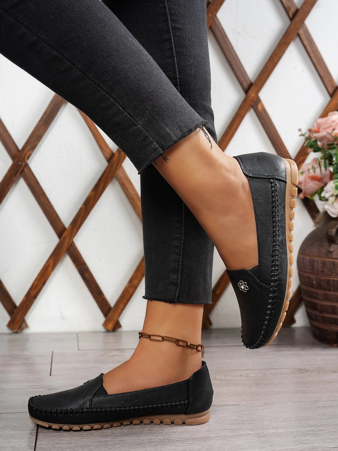 Comfortable Women's Loafers Laser Stitch Detail Flat Shoes Casual Comfortable Slip On Classic Trendy Streetwear