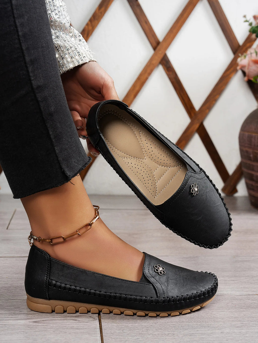 Comfortable Women's Loafers Laser Stitch Detail Flat Shoes Casual Comfortable Slip On Classic Trendy Streetwear